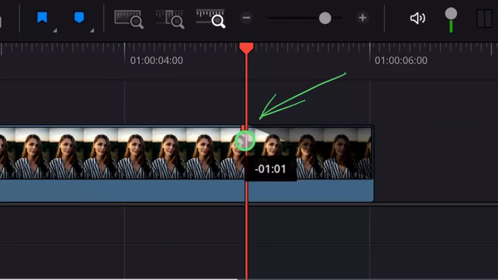 You can move it inwards to the clip. And as far as you bring it in, this will be the duration of the added dissolve Transition. And you can do the same on Audio Clips to create a Cross-Dissolve.