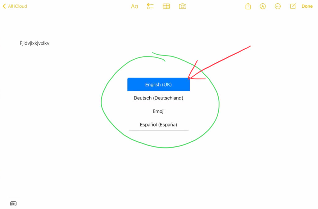 But when we go to a text editor (notes) and change the language with the globe icon 🌐 to the new added English (UK) you will see that the hardware keyboard has not yet changed.