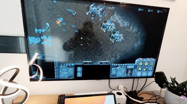 On an iPad Pro with USB-C Hub and HDMI Out you can even play StarCraft Remastered on an external Monitor/TV in 16:9 Full Screen. 