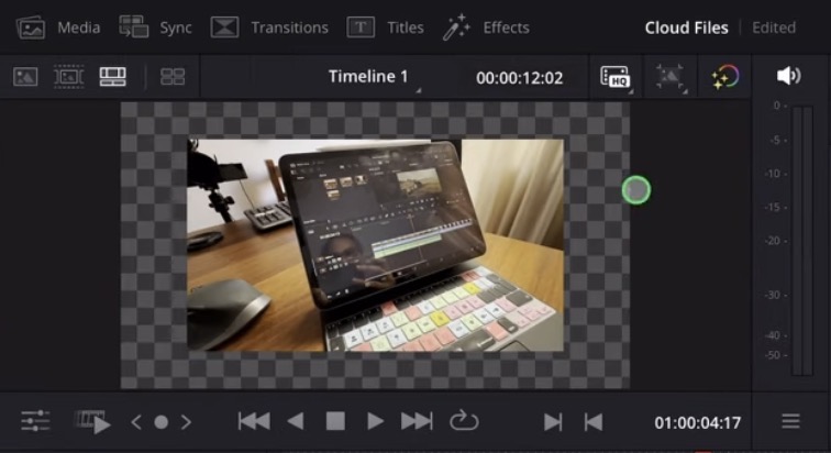 By default the color is black, but you can also change it to grey, red or checkerboard.