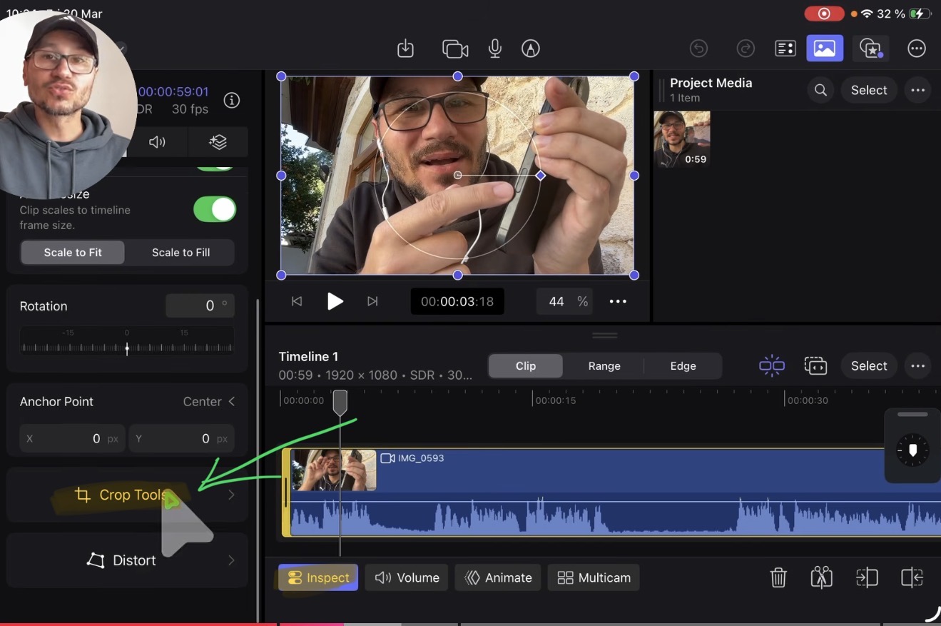 Um die schwarzen Balken hinzuzufügen, wähle den Clip aus, öffne den Inspector, gehe zum zweiten Tab und scrolle nach unten bis du die Crop Tools siehst.