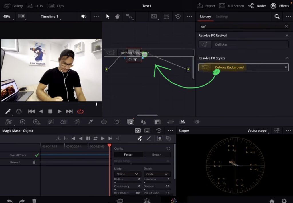 Füge den Defocus Background Effekt auf den Node hinzu, auf dem deine Magic Mask angewendet ist.