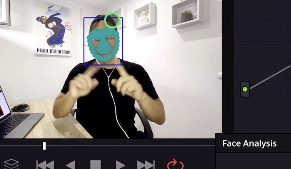 Nach der Gesichtsanalyse siehst du die Maskenpunkte um dein Gesicht. Du kannst diese Punkte jetzt anpassen, um die Maske genauer zu machen.