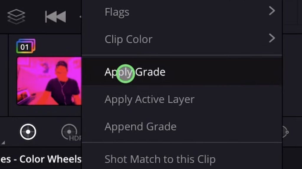 Um den gesamten Node Tree von allen Layers auf einmal zu kopieren, wähle den Clip aus, auf den du das Color Grade anwenden willst, und mache dann einen Rechtsklick auf den Clip mit allen Änderungen und wähle Apply Grade.