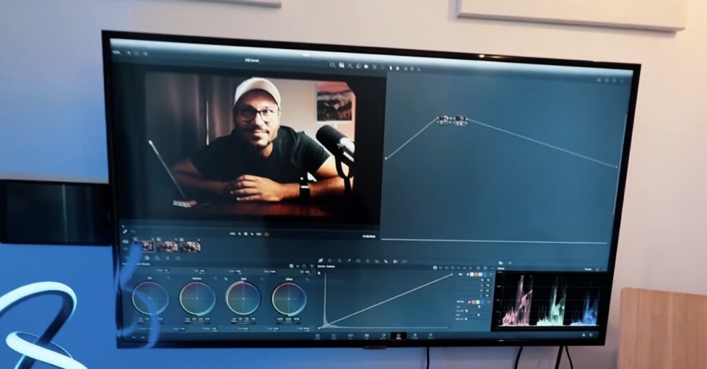 Double tap the window to enter Full screen DaVinci Resolve with way more real estate on every page.